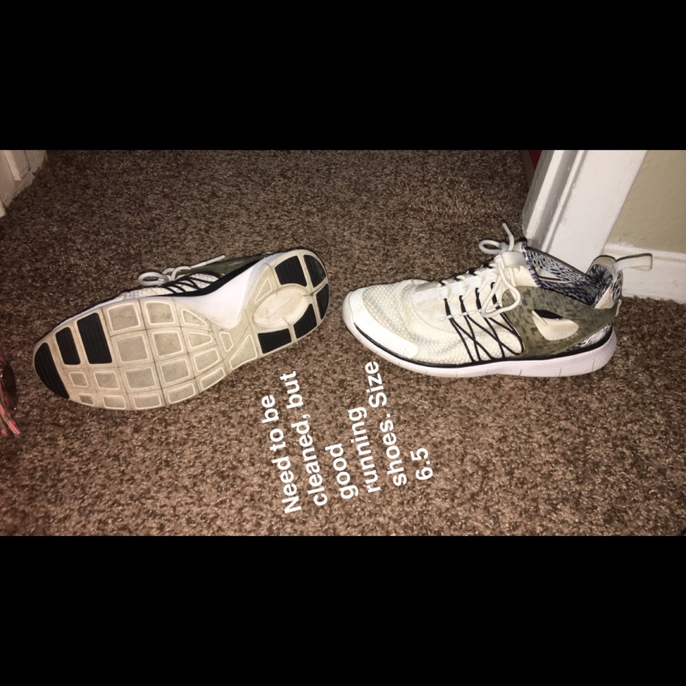 White Nike’s(need to be cleaned)
